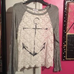 grey tee with lace and anchor